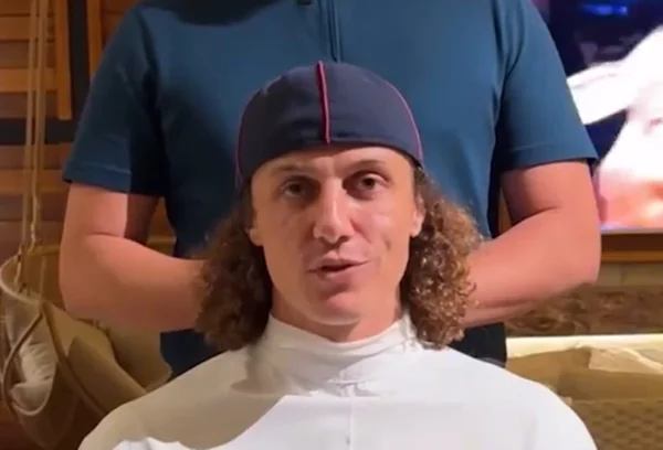 Foto colorida de David Luiz - Metrópoles