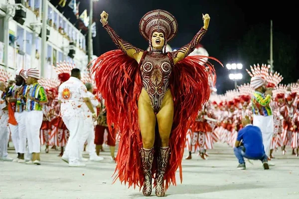 Viradouro junta Bahia com Rio e fecha desfile entre as favoritas