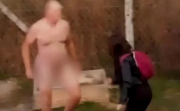 Professora é agredida por homem pelado Desesperador. Vídeo - Metrópoles