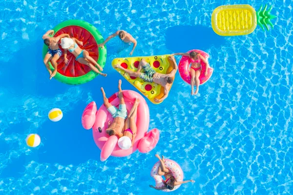Confira 14 boias divertidas para curtir o verão na piscina e no mar