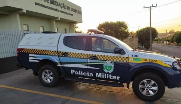 Motociclista bêbado foge da polícia e quase atropela crianças em MS