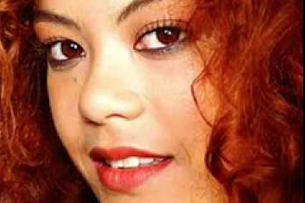 Lembra dela? Cantora do hit “Tô nem aí” faz apresentação em shopping