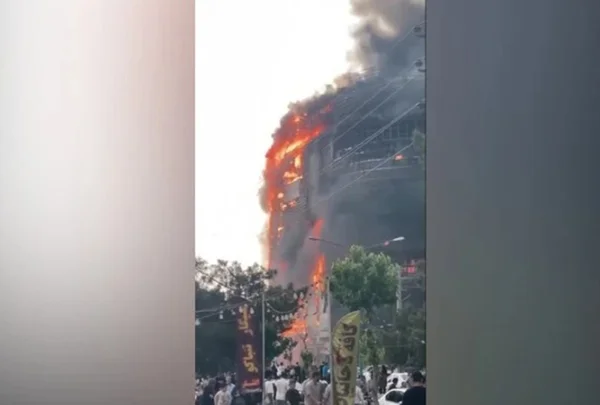 Irã: incêndio em shopping deixa 8 mortos e 36 feridos em Teerã