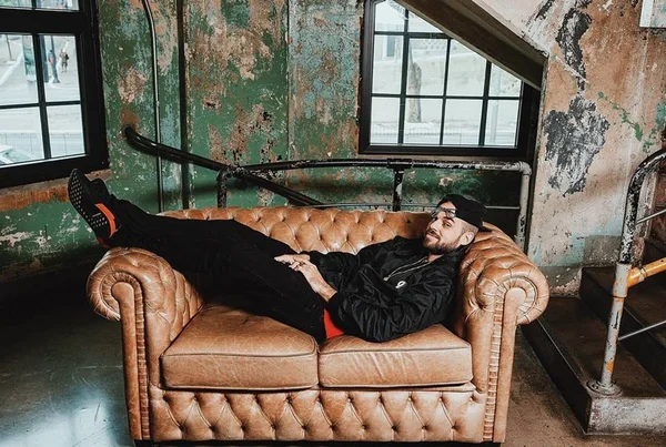 Papatinho prepara música com Anitta, Poze, Dfideliz e Meno Tody