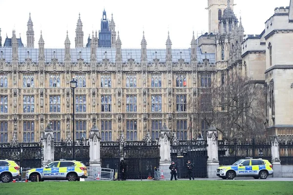 O que se sabe sobre o ataque próximo ao Parlamento britânico