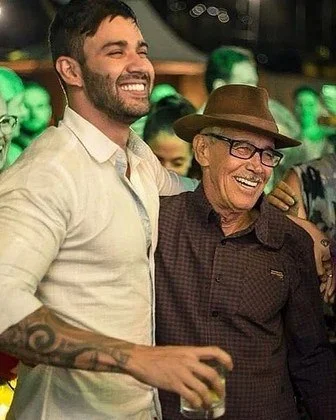 Pai do cantor Gusttavo Lima prestigia evento com Bolsonaro em Minas