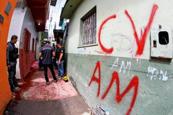Comando Vermelho manda postos de gasolina em Manaus baixarem preço