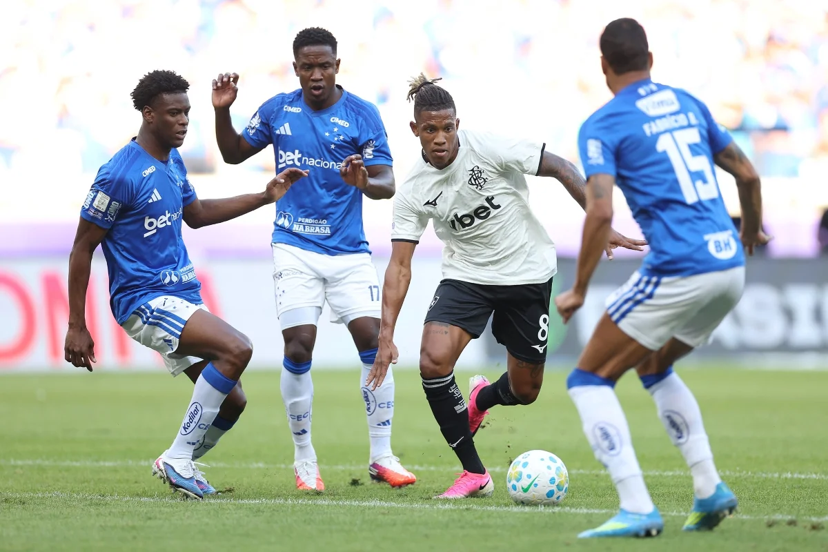 Cruzeiro e Botafogo se enfrentaram pelo Brasileirão Cruzeiro e Botafogo se enfrentaram pelo Brasileirão