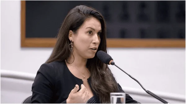 Justiça aposenta juíza bolsonarista que atacou ministros do STF