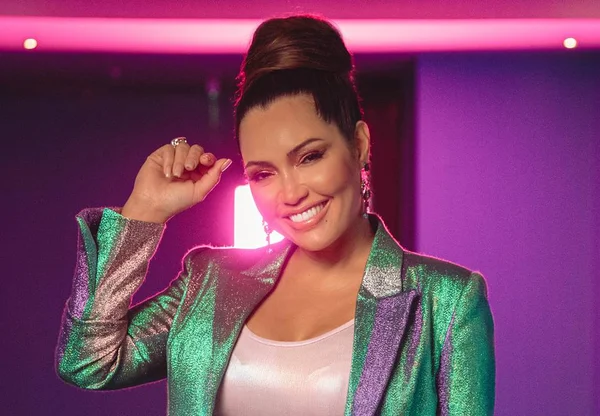 “Muito honrada”, diz Karinah sobre comprar mansão de Xuxa