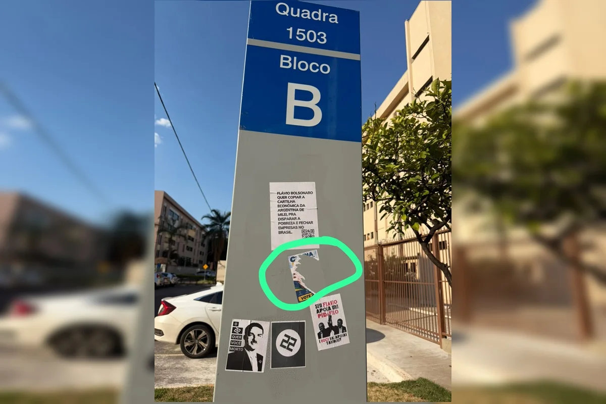 O candidato a presidência, Flávio Bolsonaro, também foi alvo do trio O candidato a presidência, Flávio Bolsonaro, também foi alvo do trio