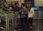 Os dois estavam juntos do casal Sophie Charlotte e Daniel de Oliveira