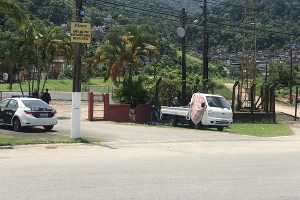 Sete corpos são encontrados em caçamba de caminhão no RJ