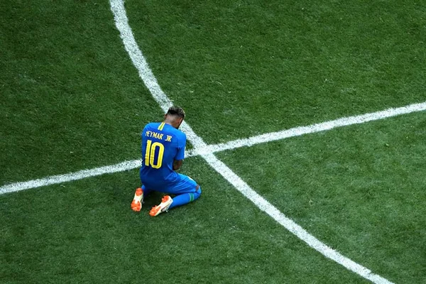 Por que o choro de Neymar nos incomoda mais que sua violência?