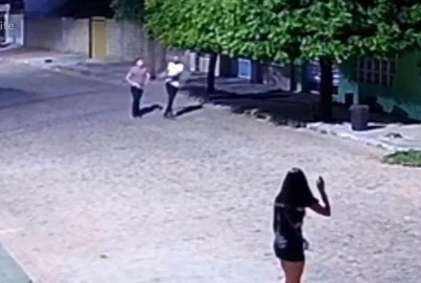 Imagem colorida de momento que PM mata jovem na Paraíba - Metrópoles