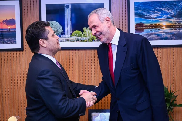 presidente do Senado, Davi Alcolumbre (União-AP), recebeu nesta quinta-feira (3) o embaixador André Corrêa do Lago, presidente da Conferência das Nações Unidas sobre Mudança do Clima (COP 30) | Metrópoles