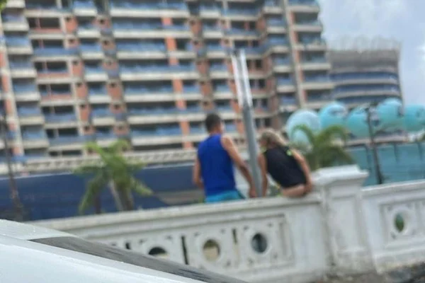 vídeo cocô santos mulher