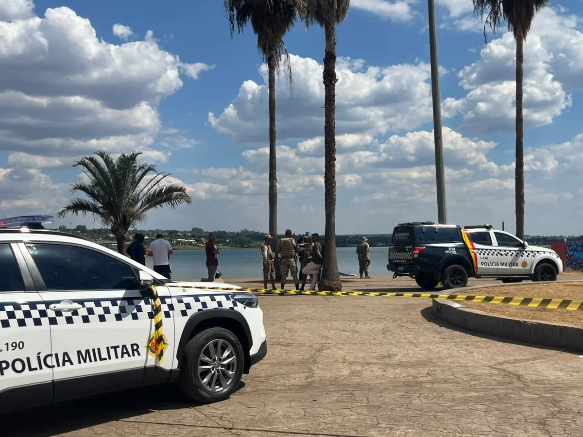 O soldado do Batalhão da Polícia Militar Ambiental do Distrito Federal (BPMA/PMDF), de 28 anos, que morreu na tarde desta segunda-feira (21/9) após se afogar no Lago Paranoá (DF) estava realizando um treinamento de mergulho de um curso operacional com outros três militares