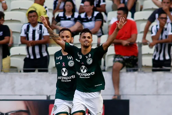 Na estreia de Adilson, Ceará perde pênalti e Goiás vence 4ª seguida