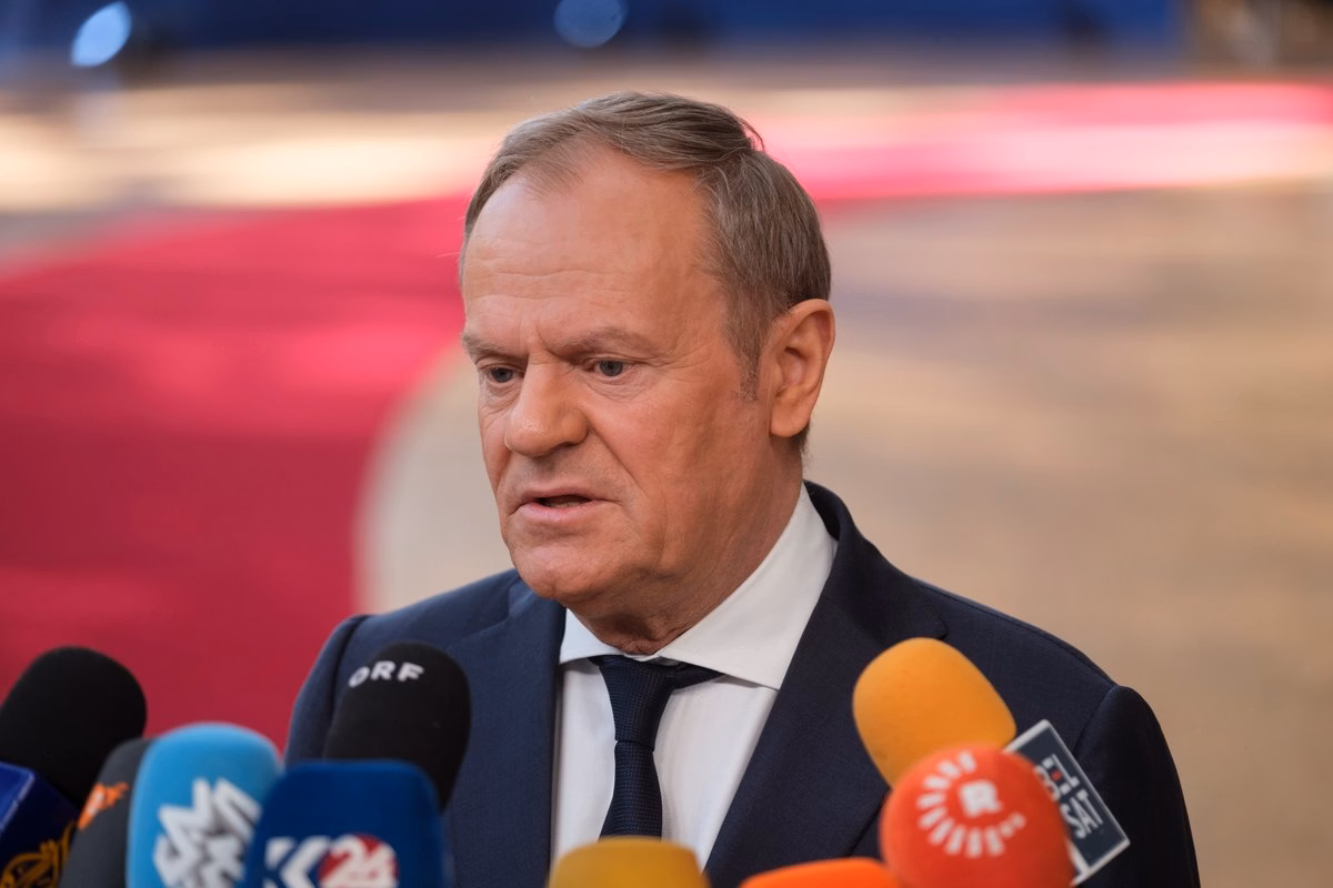 Imagem colorida mostra Donald Tusk, premiê da Polônia - Metrópoles