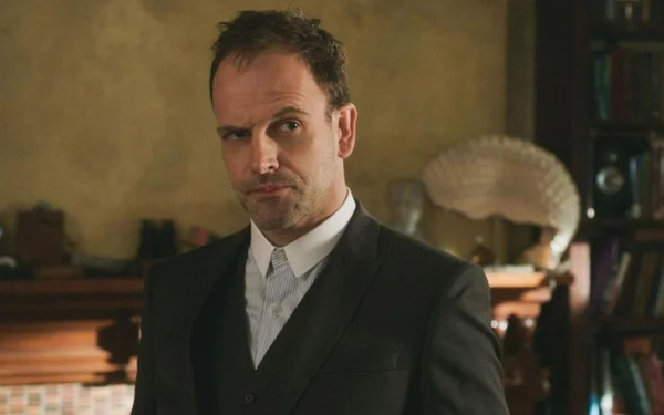 Jonny Lee Miller