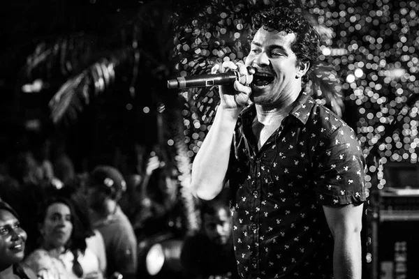 3ª edição da Feijoadinha Artois ferve com show de Thiago Martins