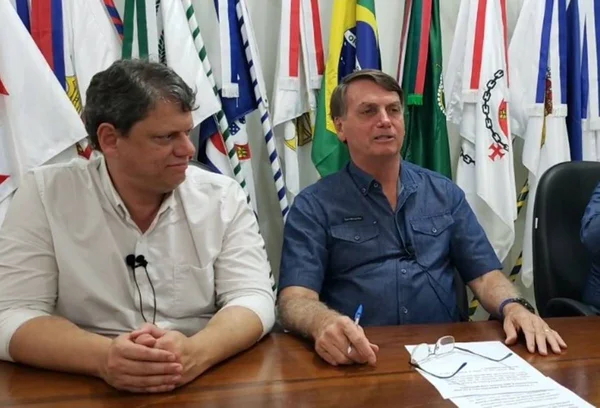 Bolsonaro diz que Pazuello “foi bem” na CPI e que Renan é um “vexame”