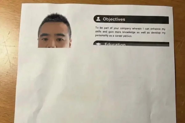 Currículo incompleto viraliza nas redes Contrate-me para desbloquear