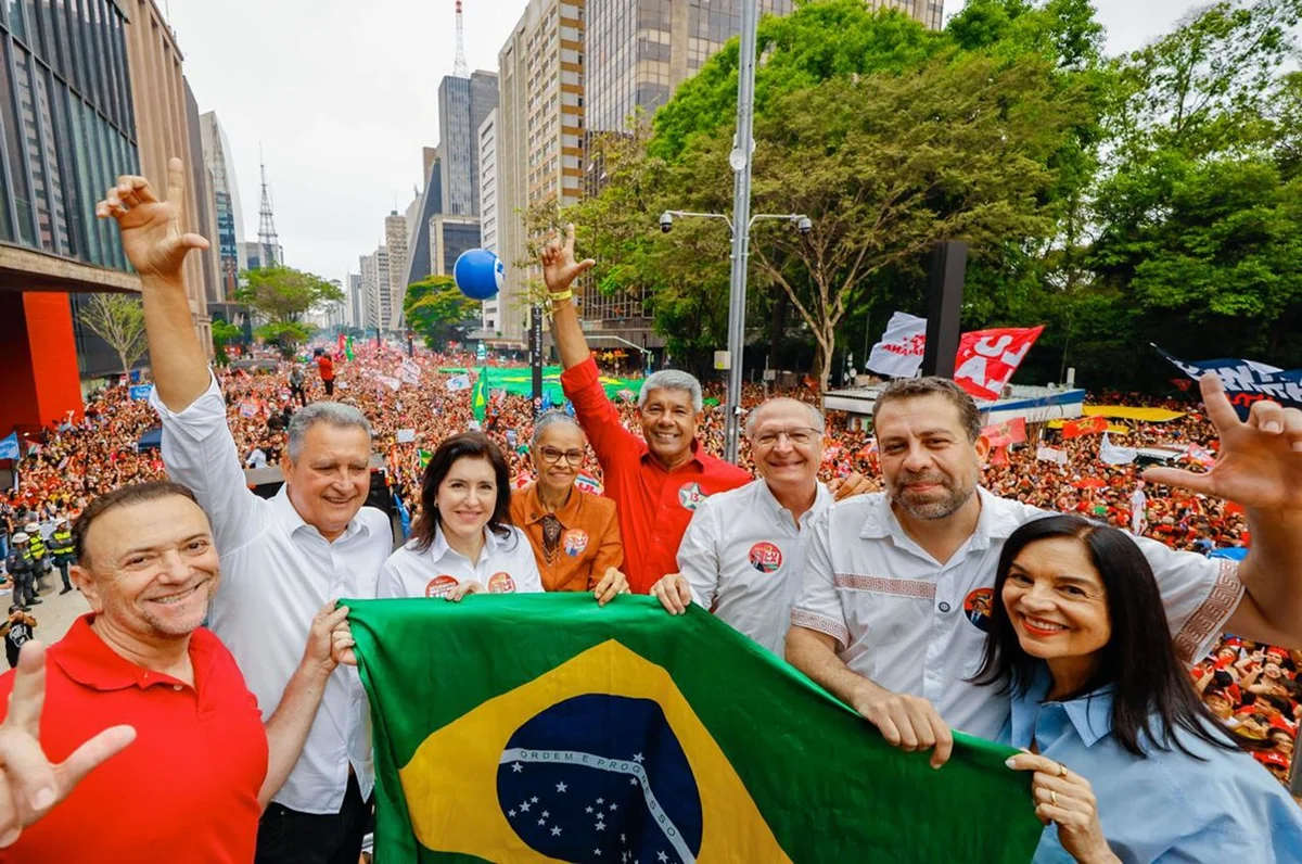 Presidente Lula durante ato ”Lula em São Paulo, O Brasil Pronto Pra Mais” na Avenida Paulista, em São Paulo Presidente Lula durante ato ”Lula em São Paulo, O Brasil Pronto Pra Mais” na Avenida Paulista, em São Paulo