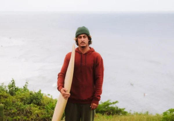 Imagem colorida de surfista brasileiro que morreu em acidente nas Filipinas- Metrópoles