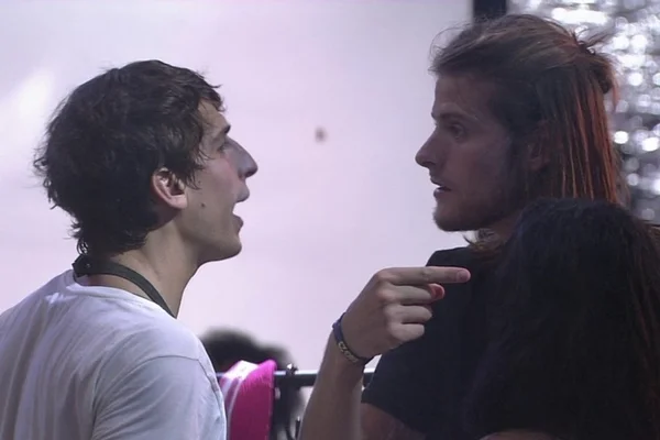 BBB20. Daniel parte para cima de Felipe: “Tu é um retardado”