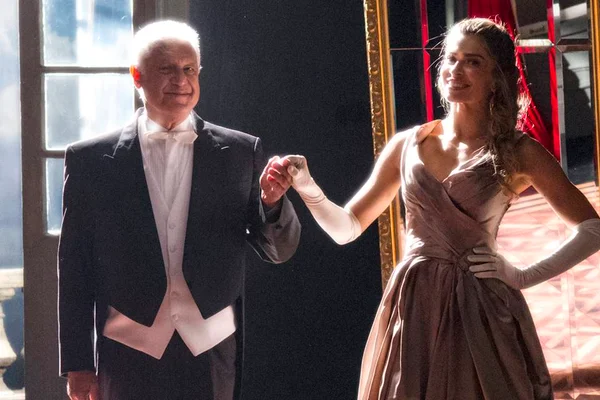 Bom Sucesso: Paloma e Alberto entram no universo do livro Senhora