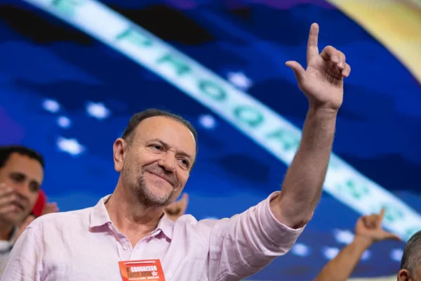 Edinho Silva durante o 8º Congresso Nacional do PT