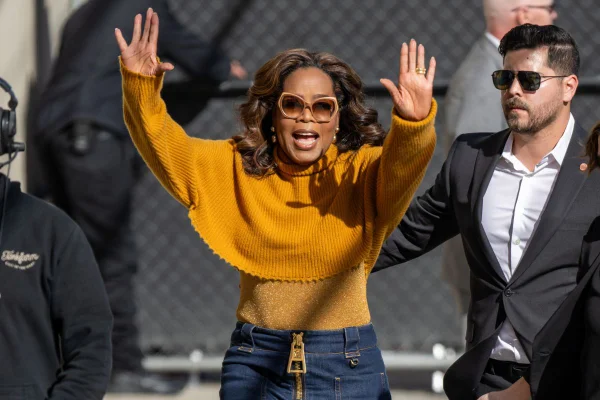 Foto colorida de Oprah Winfrey - Metrópoles