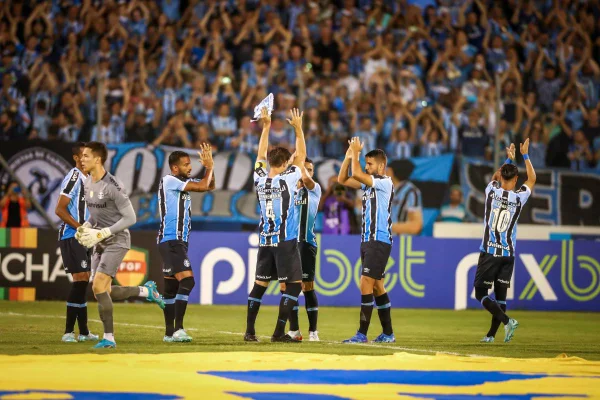 Grêmio comemora vitória contra o Esportivo