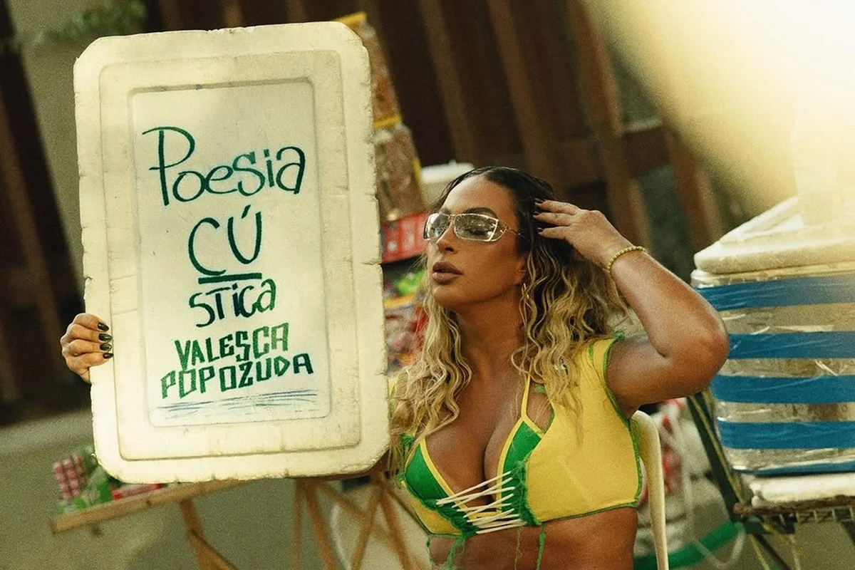 Valesca Popozuda lança clipe de "Poesia Cústica" Valesca Popozuda lança clipe de "Poesia Cústica"