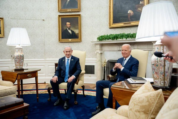 Imagem colorida mostra Joe Biden e Benjamin Netanyahu na Casa Branca - Metrópoles