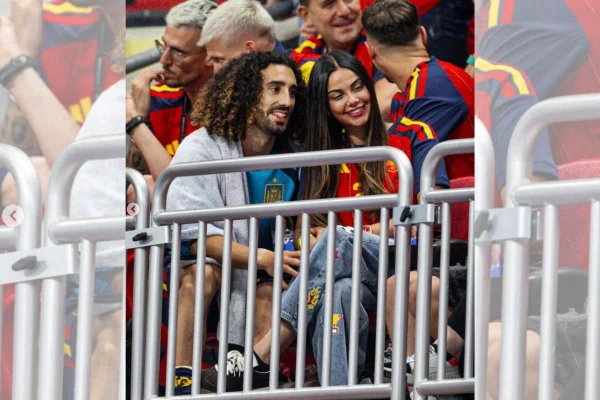Cucurella e esposa