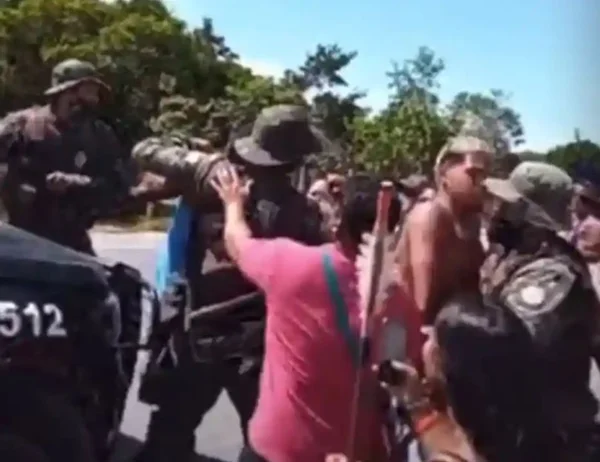 Jovens foram agredidos pela polícia