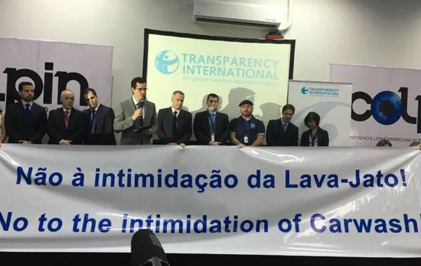 Imagem colorida da ONG Tranasparência Internacional