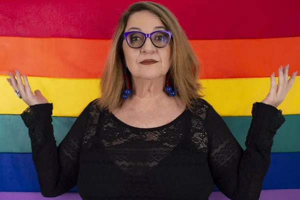 A peça Eu Sempre Soube debate a relação entre mães e filhos LGBTs