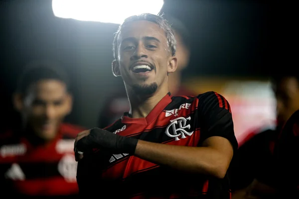 Flamengo volta atrás em venda de Matheus Gonçalves e jogador reage