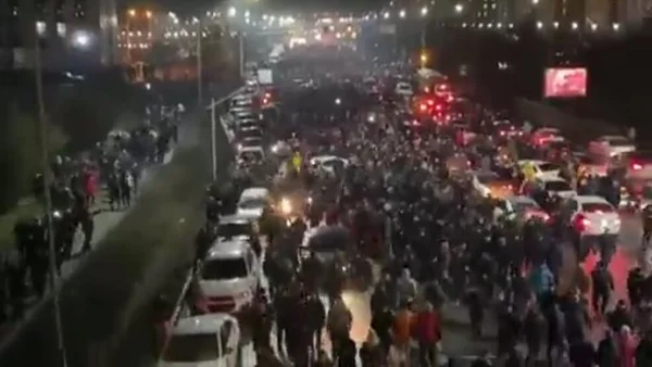 Manifestações no Cazaquistão contra o aumento dos combustíveis