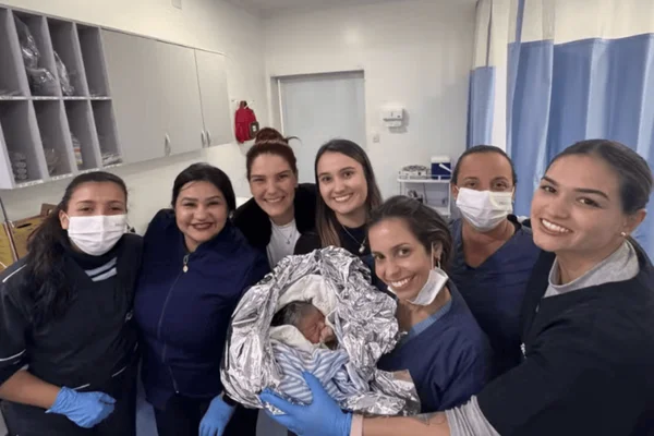 mãe bebê parto nascimento aguas sao pedro