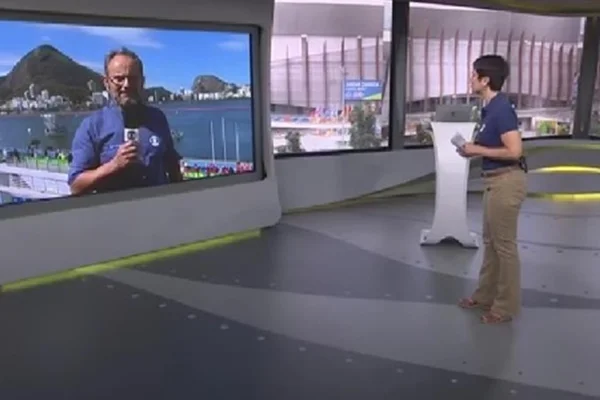 Ao vivo, Sandra Annenberg pede que Ernesto Paglia passe protetor solar