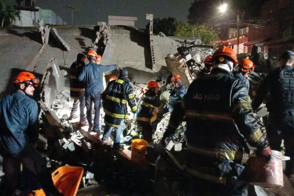 Desabamento em SP: bombeiros seguem busca por soterrados. Uma pessoa morreu - destaque galeria Desabamento em SP: bombeiros seguem busca por soterrados. Uma pessoa morreu - destaque galeria