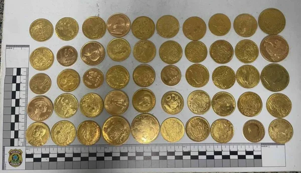 Moedas de ouro encontradas em mala
