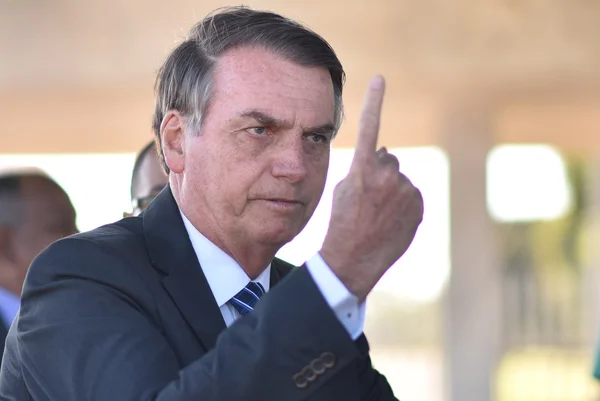 “A tarifa é zero”, diz Bolsonaro sobre taxar energia solar