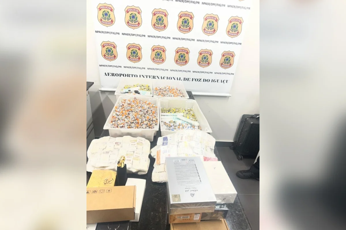 Dupla é presa com malas recheadas de emagrecedores em aeroporto do PR