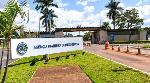 Abin usou verba secreta para atuar em área cobiçada por milícias no RJ